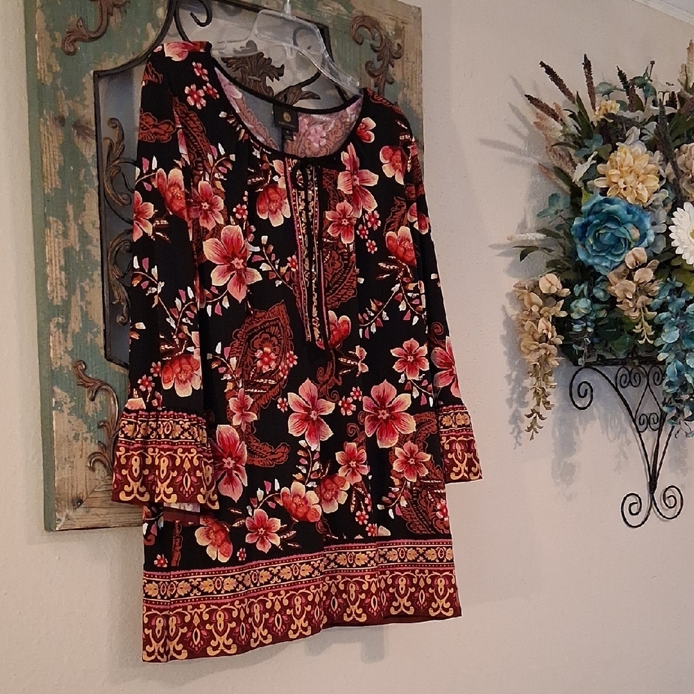 Black Blouse with Red and Pink Floral Design. NWOT Size XL - Picture 5 of 12